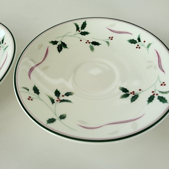 Mikasa Set of 2 Holiday Slendor Saucers  Plates BONE CHINA Y1025 Christmas Holly - Picture 3 of 4